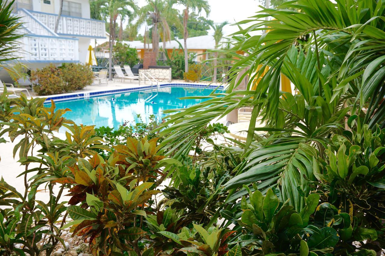 Club Lux Resort By The Beach Deerfield Beach Exteriör bild