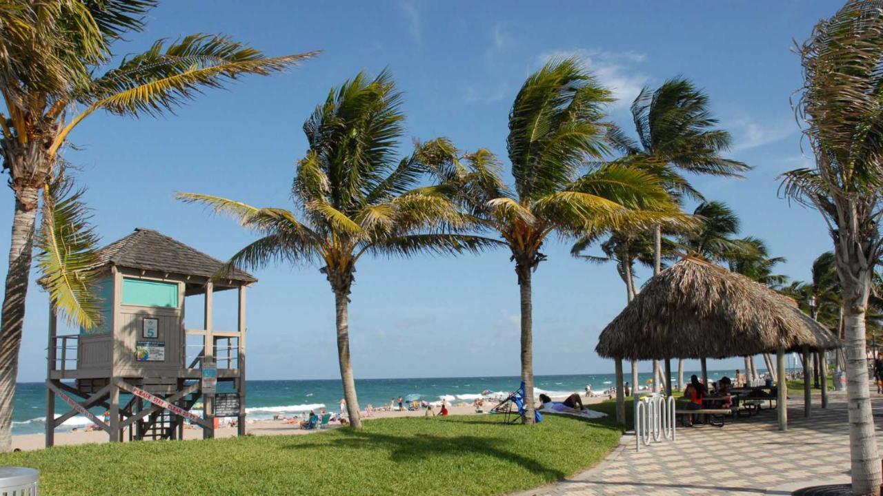 Club Lux Resort By The Beach Deerfield Beach Exteriör bild