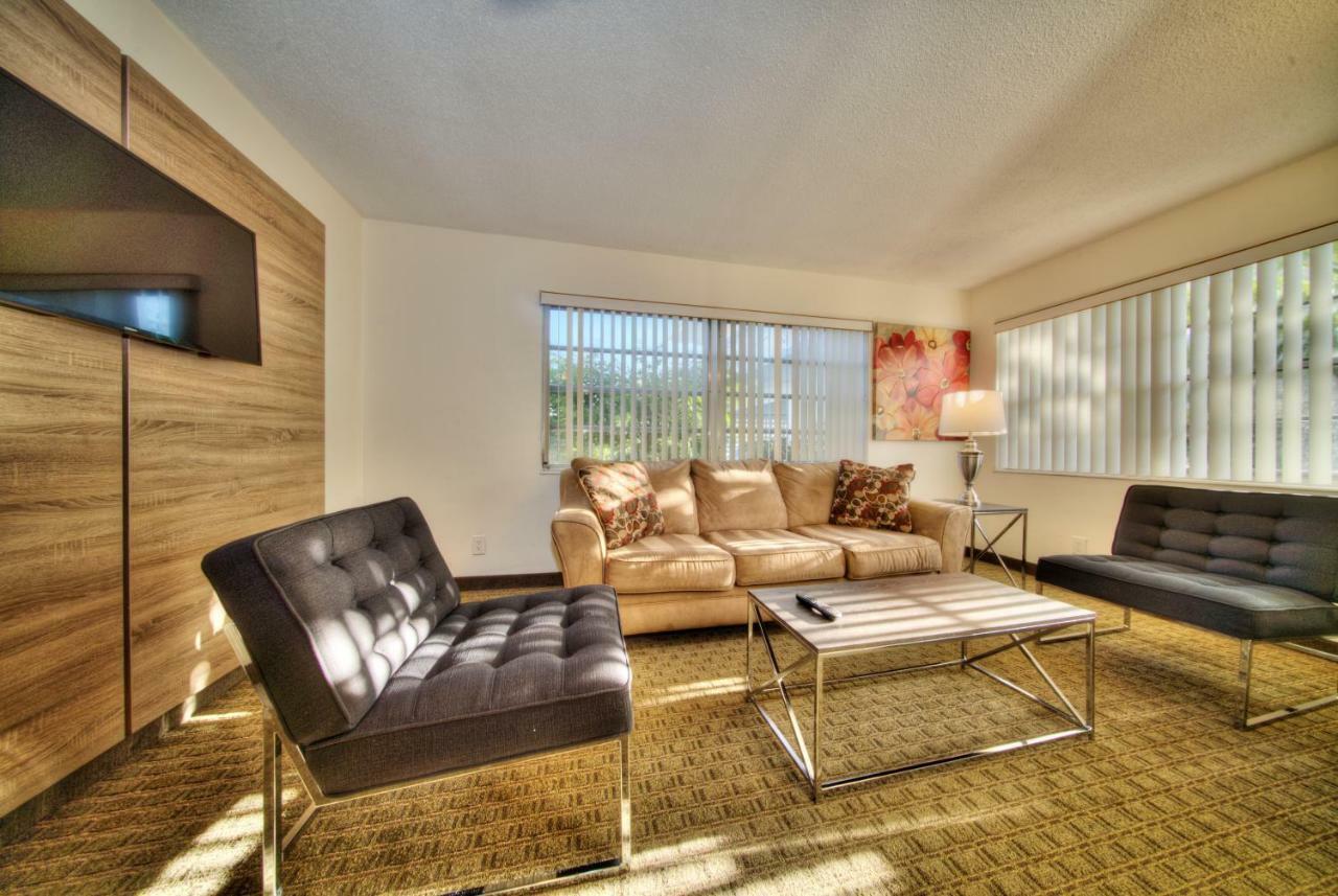 Club Lux Resort By The Beach Deerfield Beach Exteriör bild