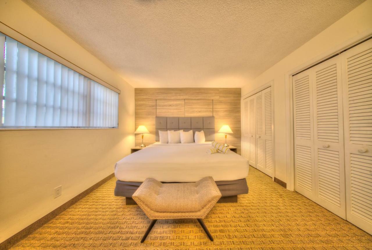 Club Lux Resort By The Beach Deerfield Beach Exteriör bild