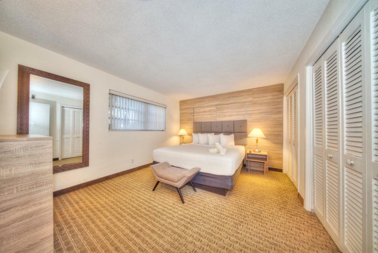 Club Lux Resort By The Beach Deerfield Beach Exteriör bild