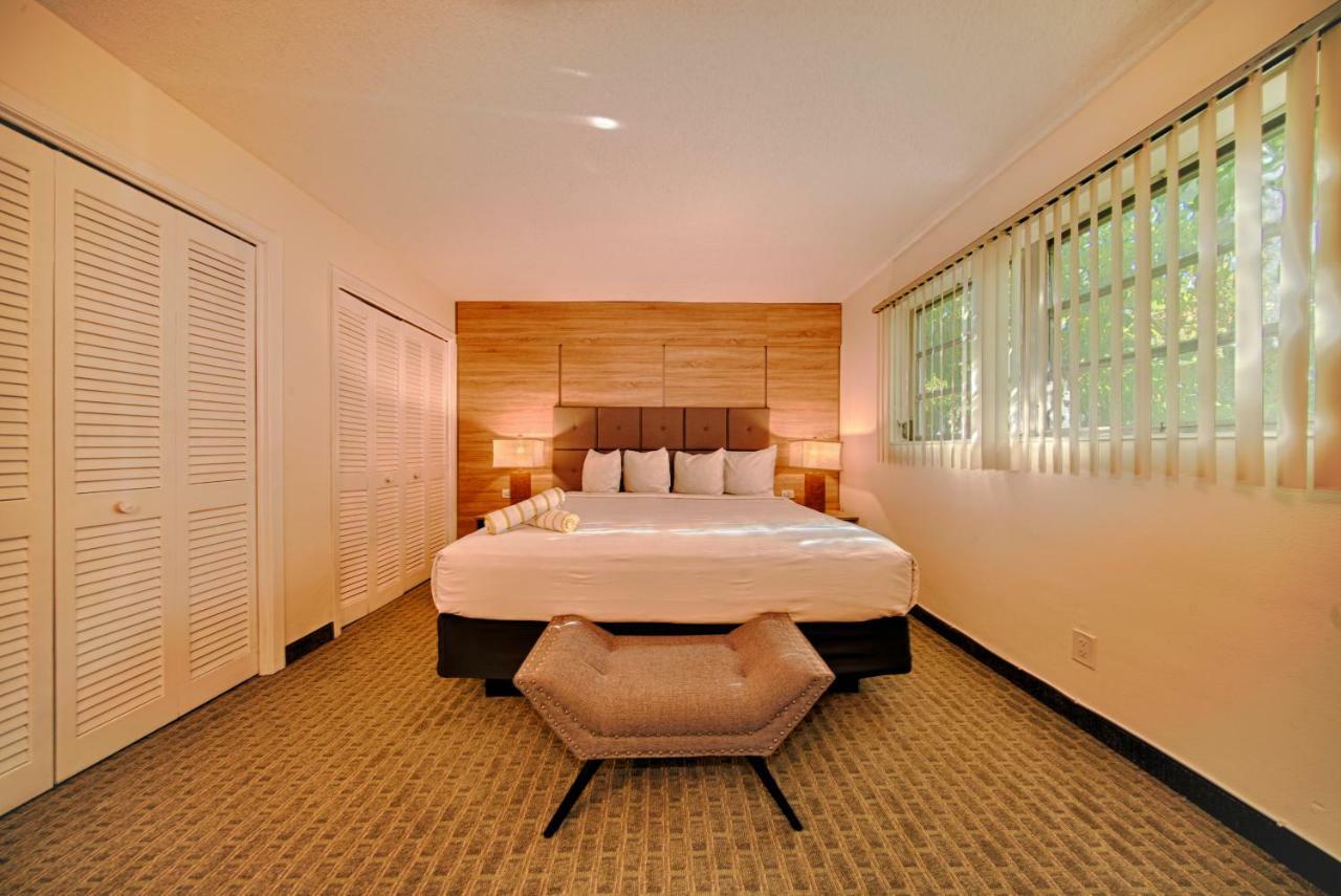 Club Lux Resort By The Beach Deerfield Beach Exteriör bild