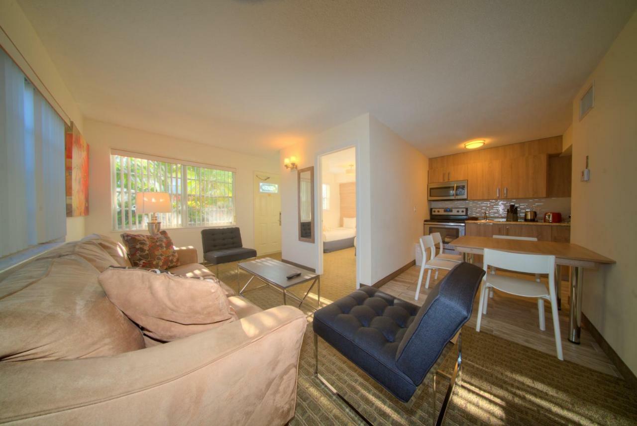 Club Lux Resort By The Beach Deerfield Beach Exteriör bild