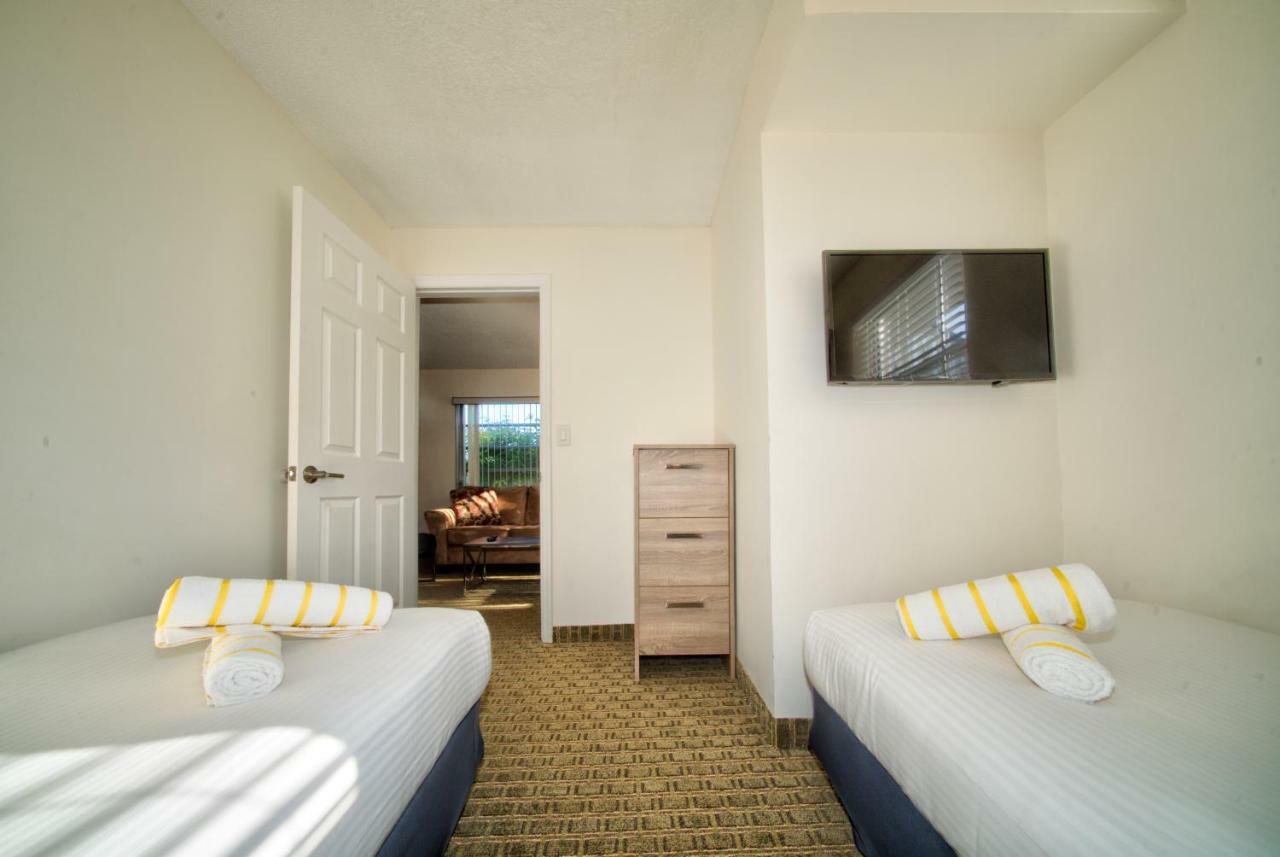 Club Lux Resort By The Beach Deerfield Beach Exteriör bild