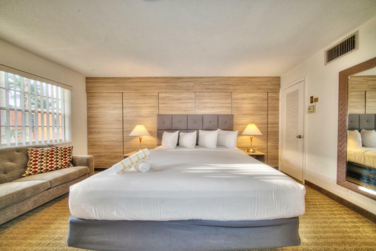 Club Lux Resort By The Beach Deerfield Beach Exteriör bild