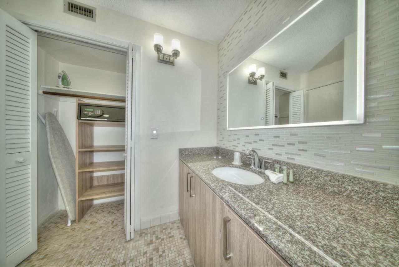 Club Lux Resort By The Beach Deerfield Beach Exteriör bild